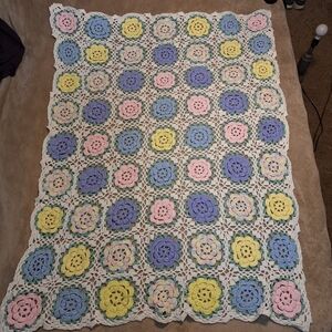 Crochet Pastels Afghan Couch Lap Bed Blanket Throw  55x41" Granny "Square" Roses